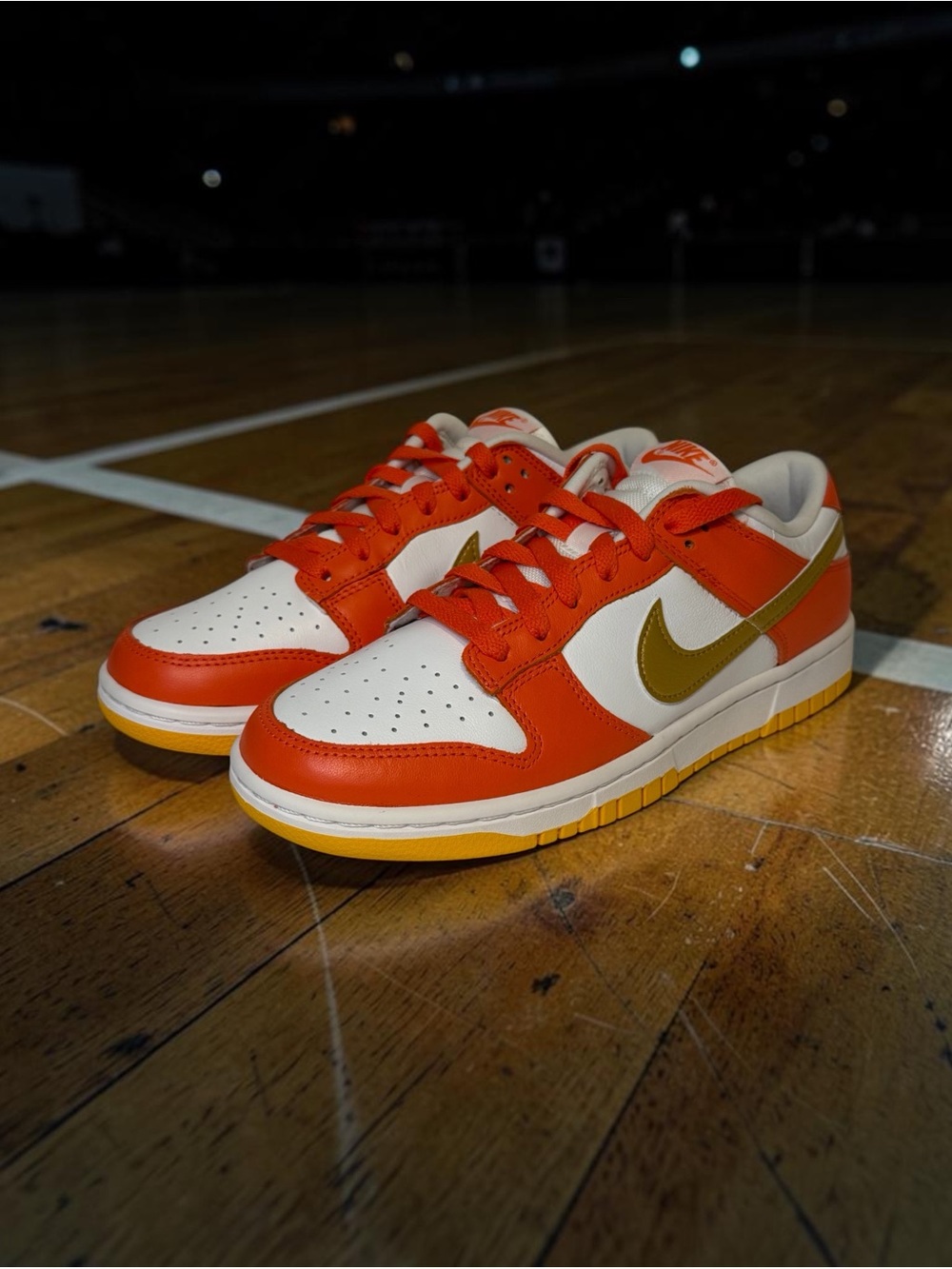 Nike Dunk low Orange/University Gold size 8.5W/7M